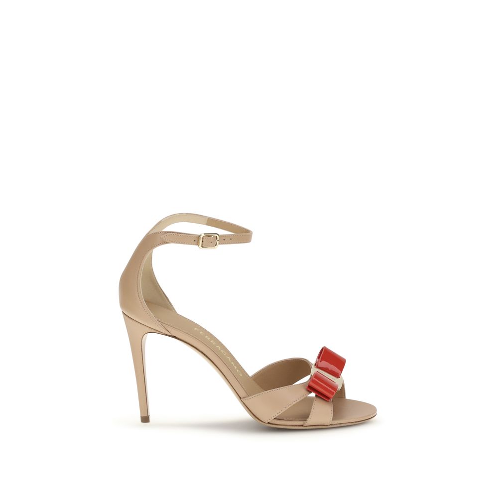 FERRAGAMO sandalai