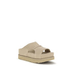 UGG sandalai