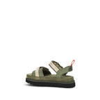 UGG sandalai