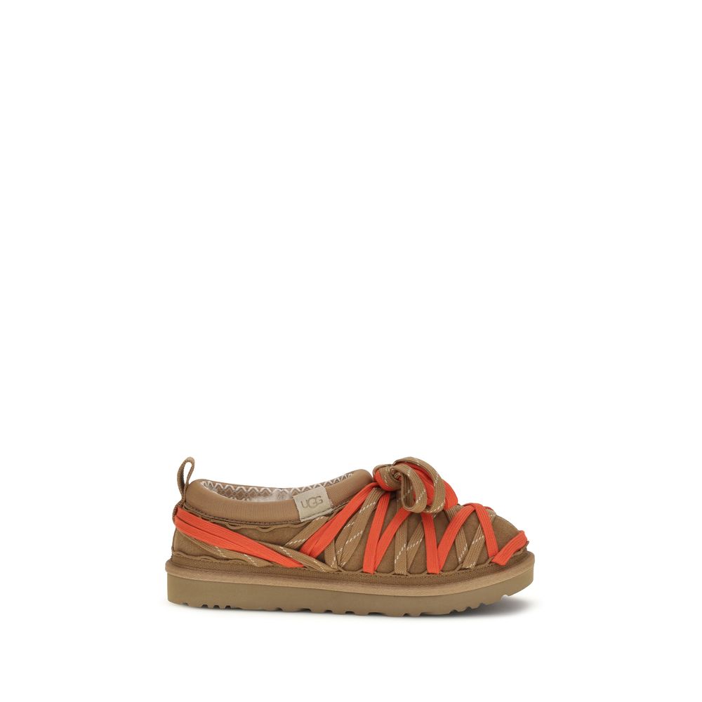 UGG sandalai