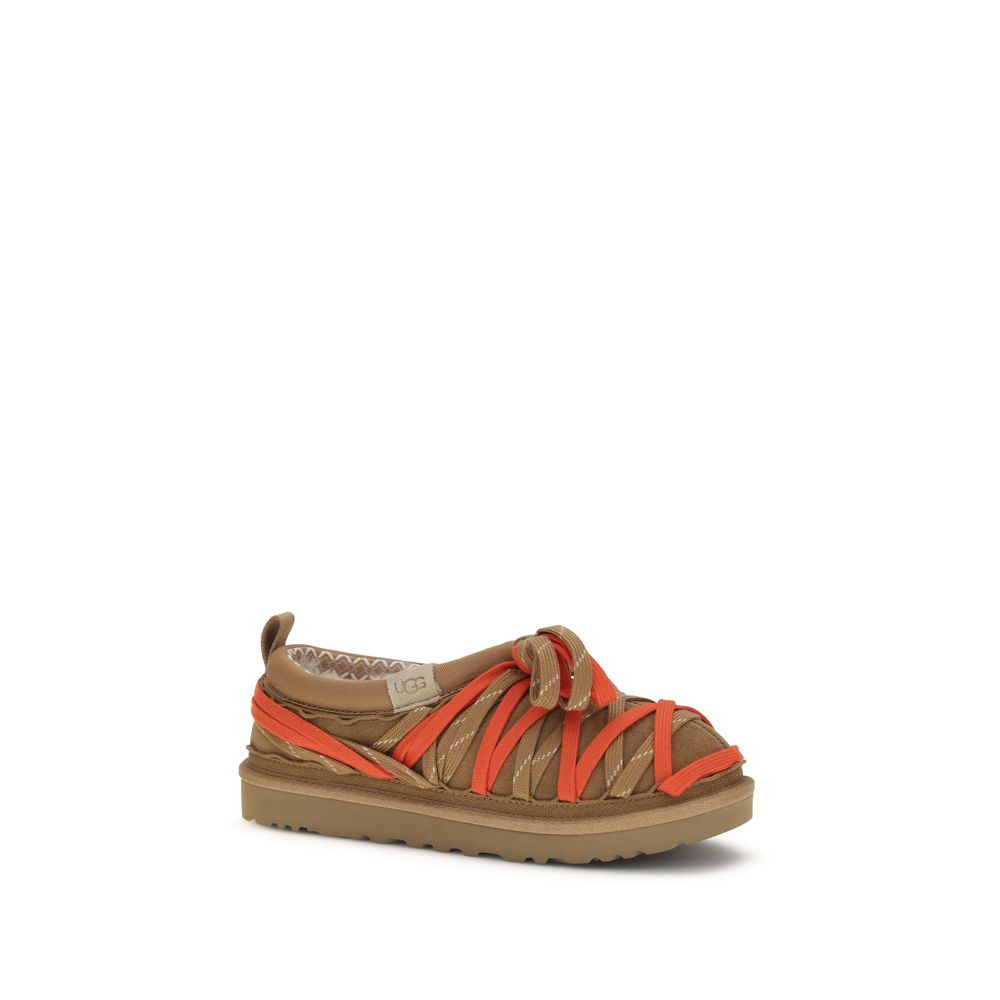 UGG sandalai