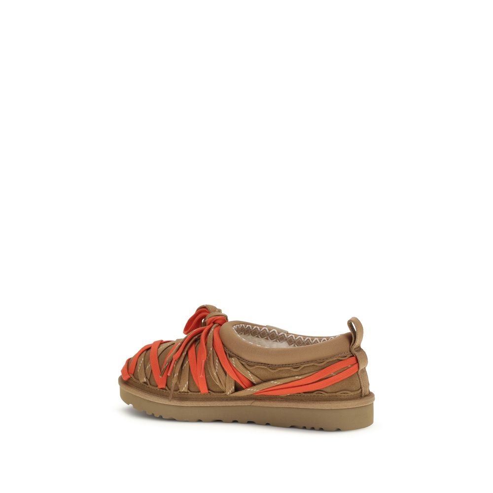 UGG sandalai