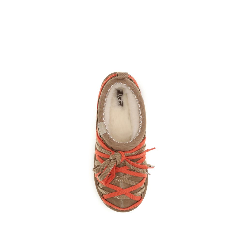 UGG sandalai