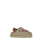 UGG sandalai