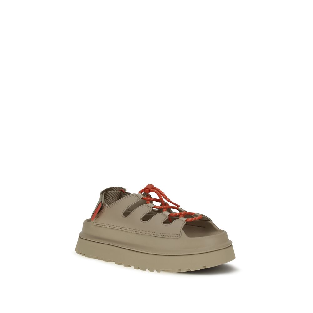 UGG sandalai