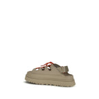 UGG sandalai