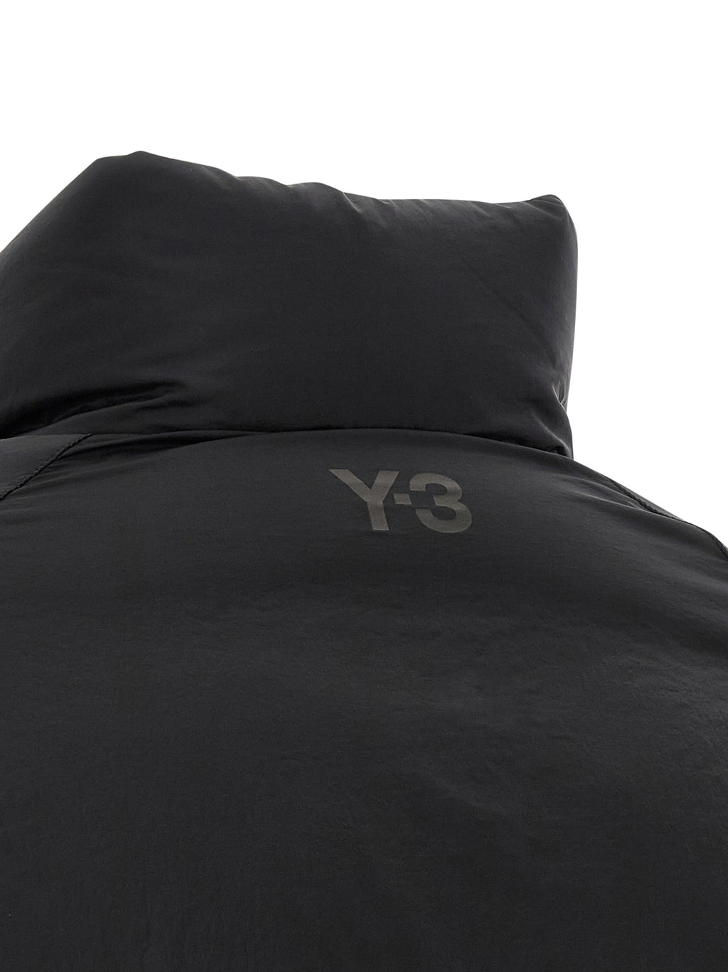 Y-3 striukė