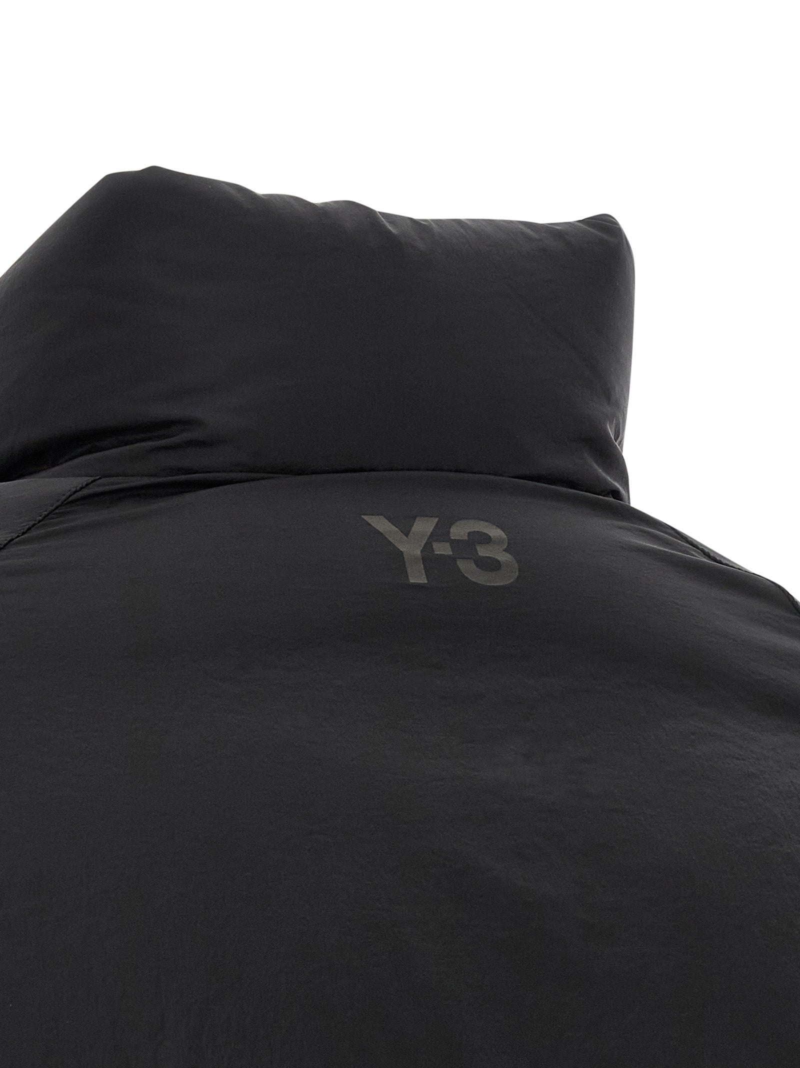 Y-3 striukė