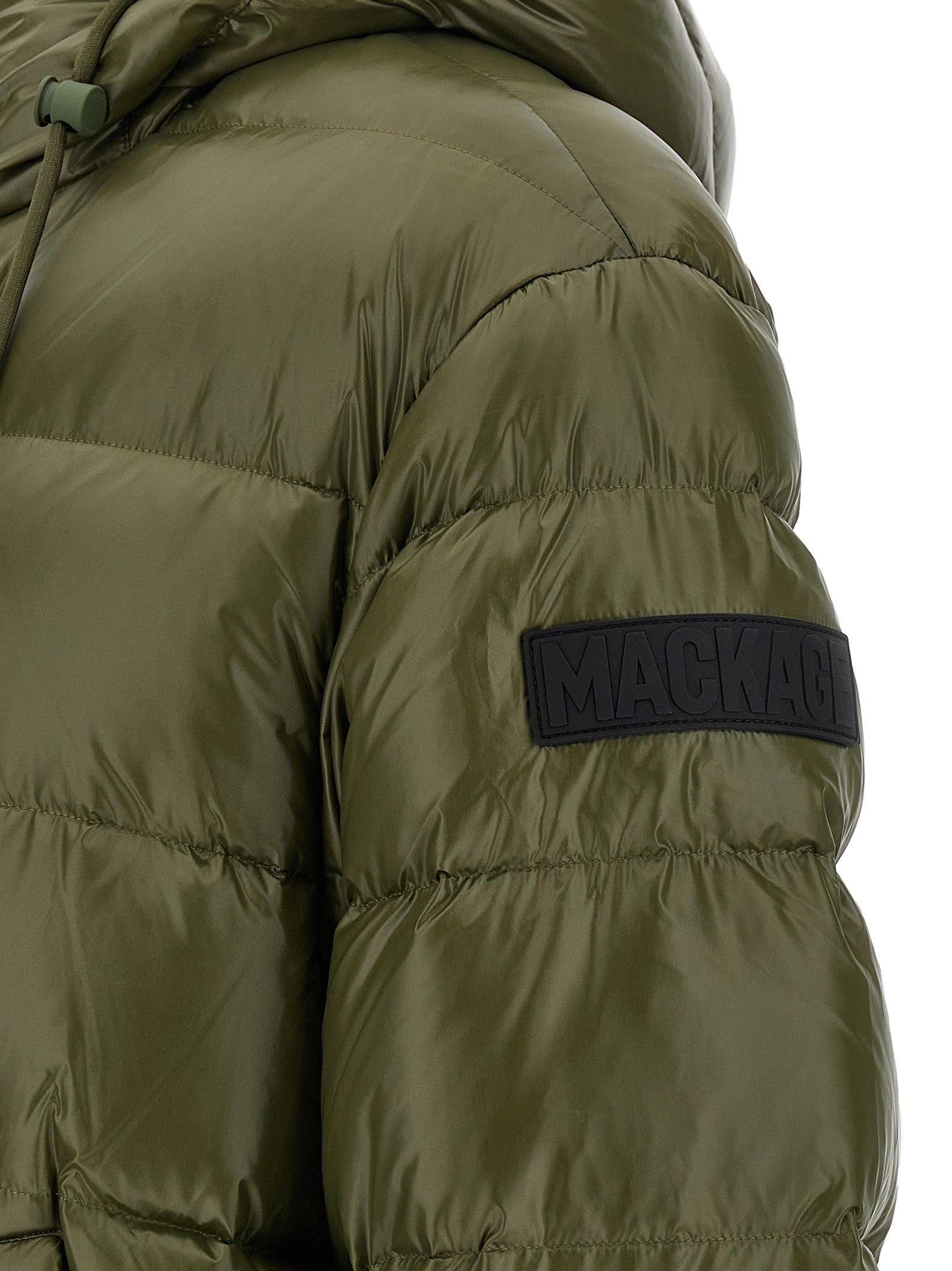 MACKAGE striukė