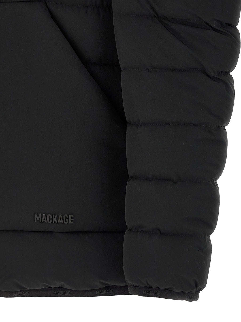 MACKAGE striukė