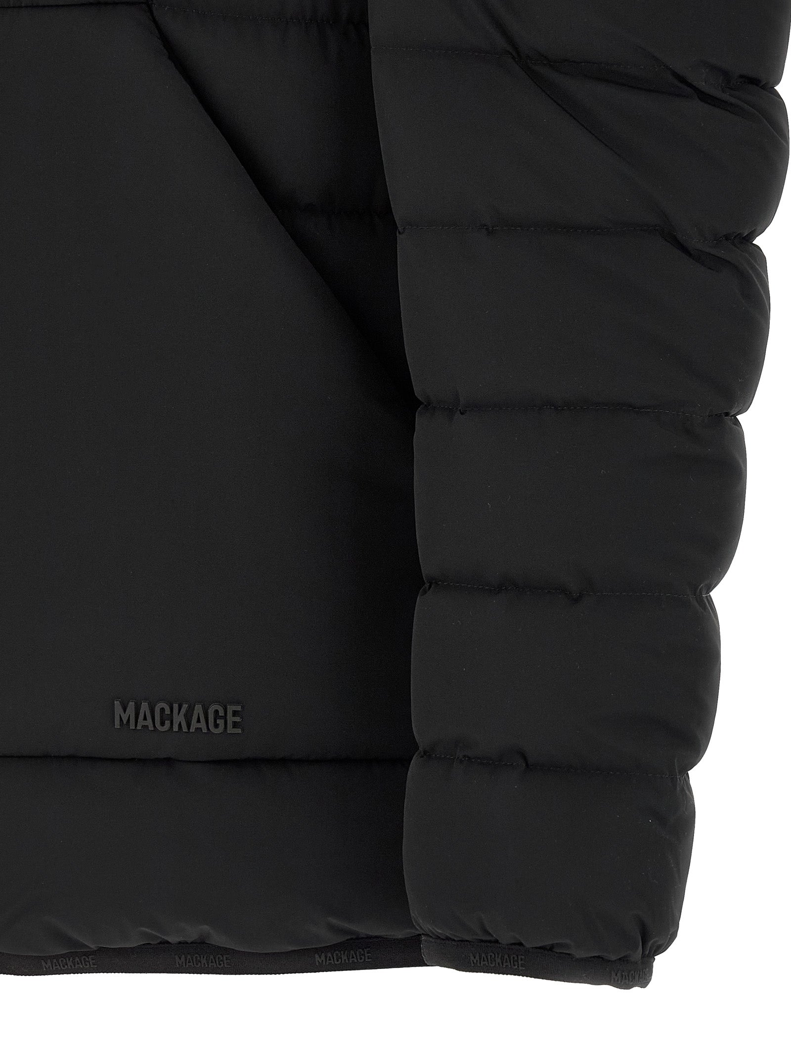 MACKAGE striukė
