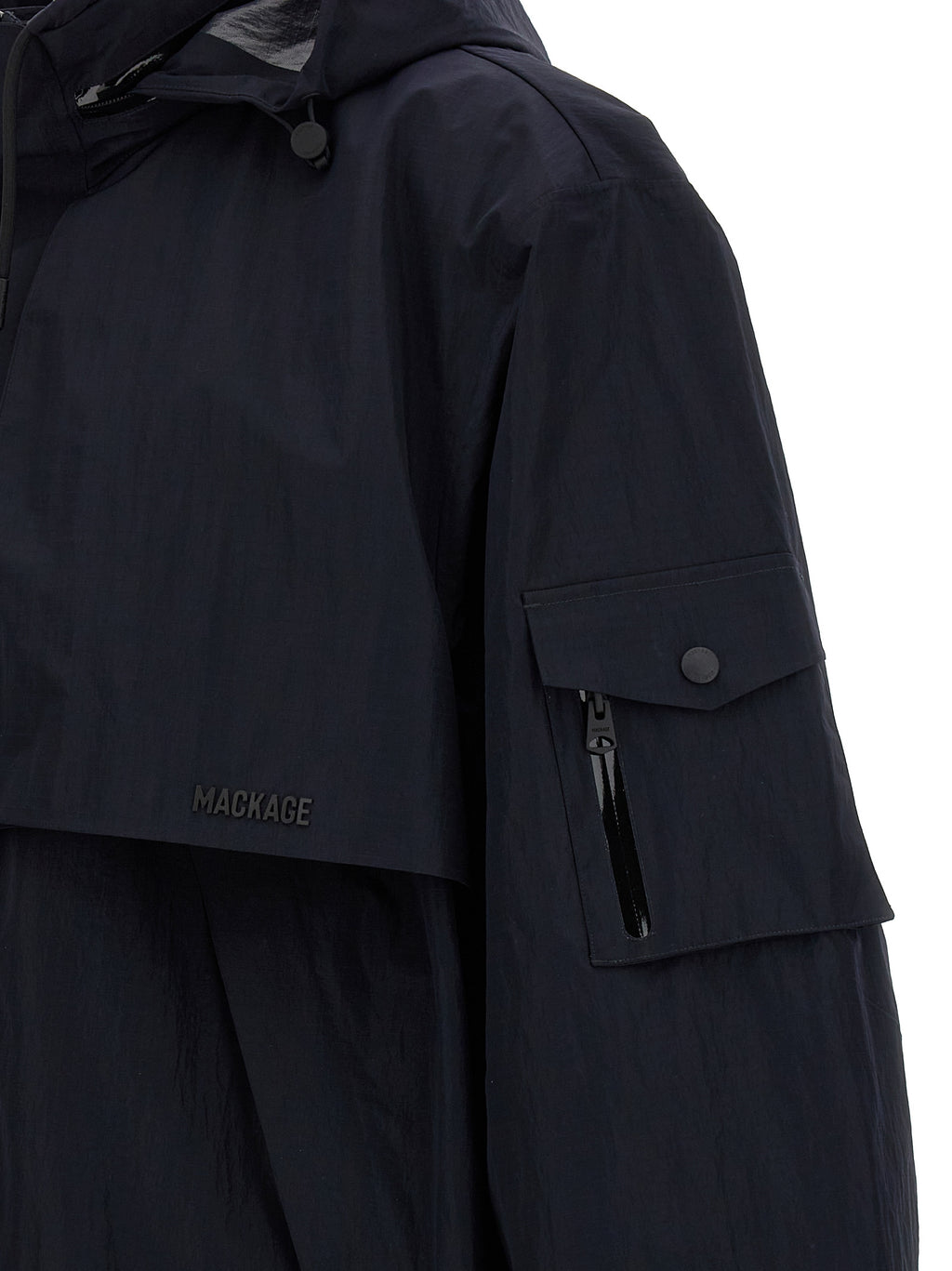 MACKAGE striukė