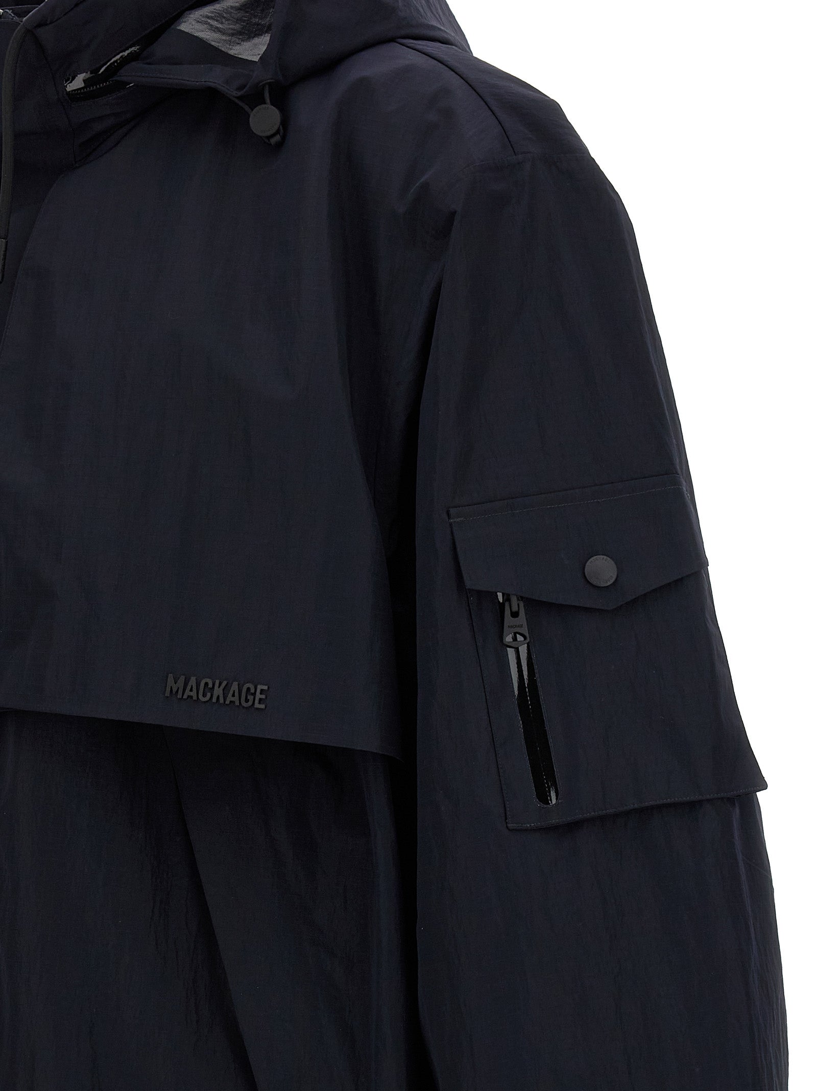MACKAGE striukė