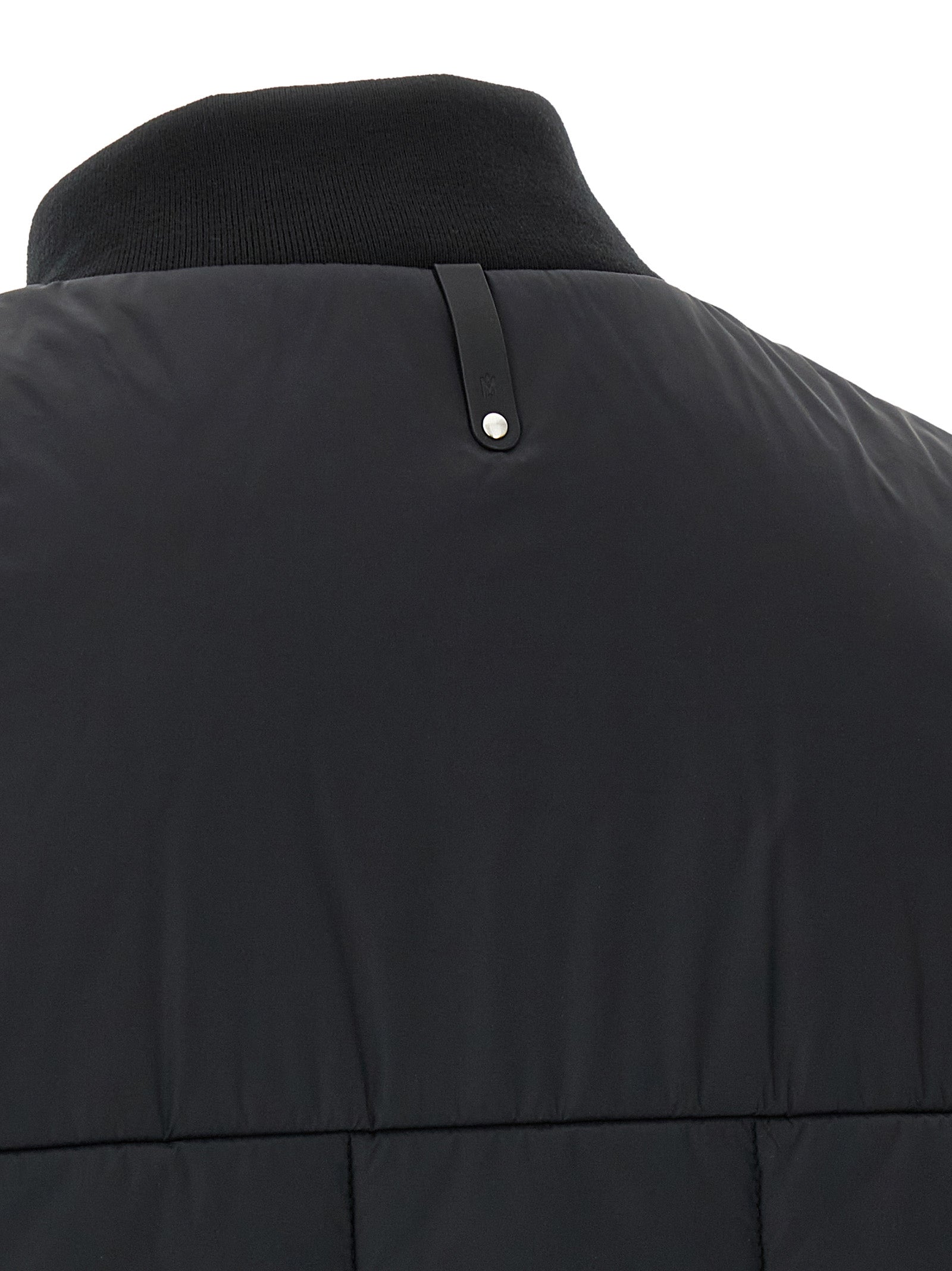 MACKAGE striukė