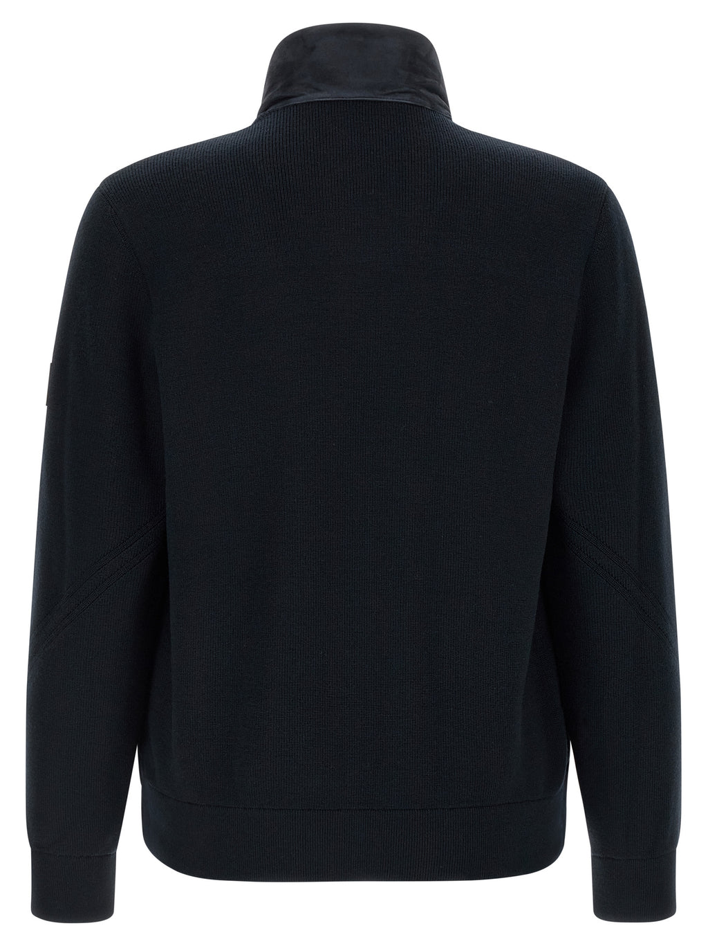 MACKAGE striukė