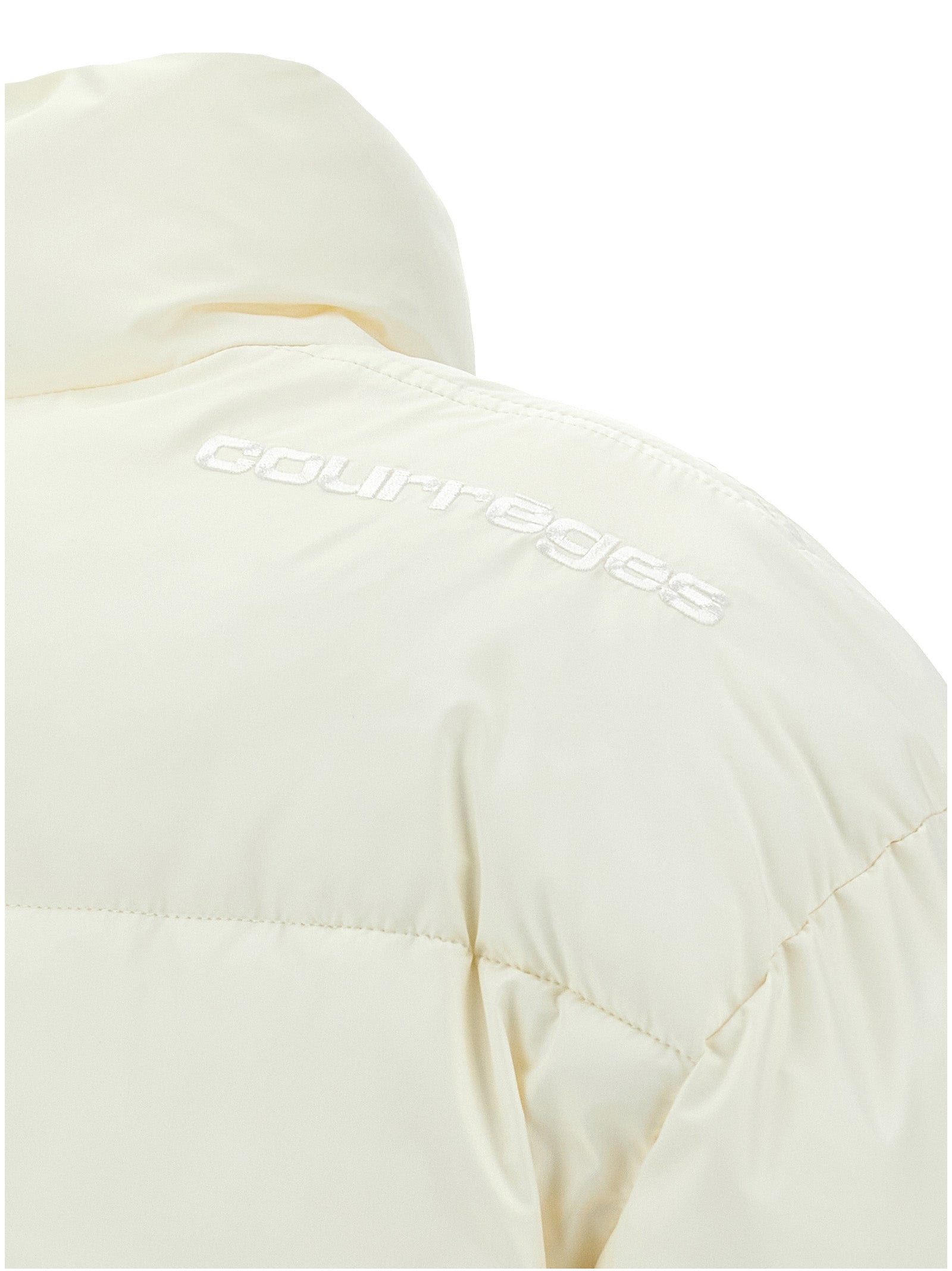 COURRÈGES striukė
