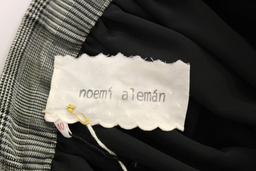 NOEMI ALEMÁN šortai