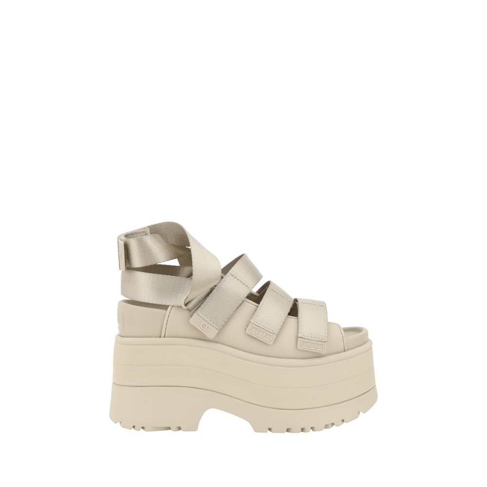UGG sandalai