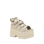 UGG sandalai