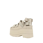 UGG sandalai