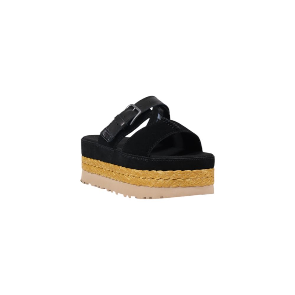 UGG sandalai