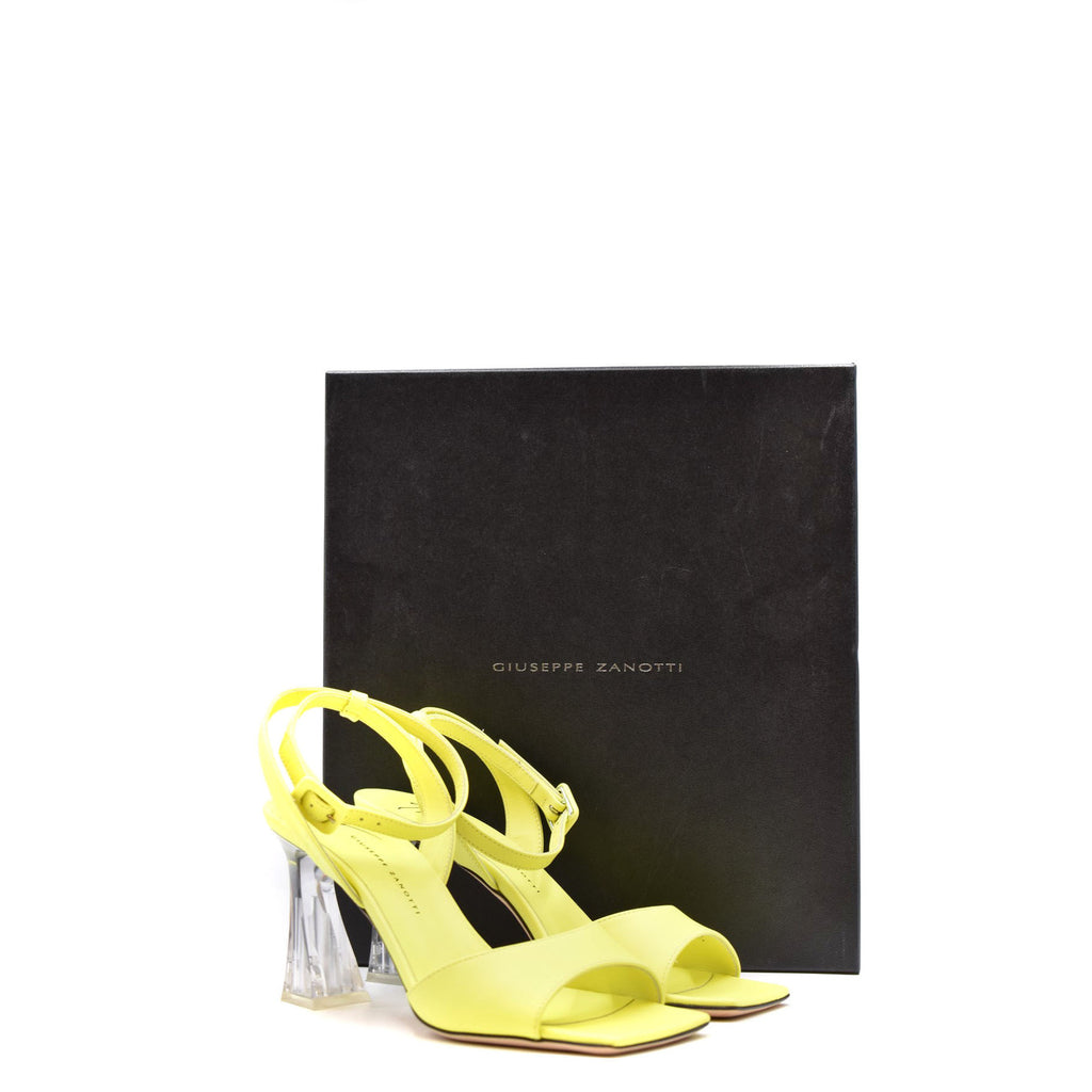 Giuseppe Zanotti Moteriškos basutės