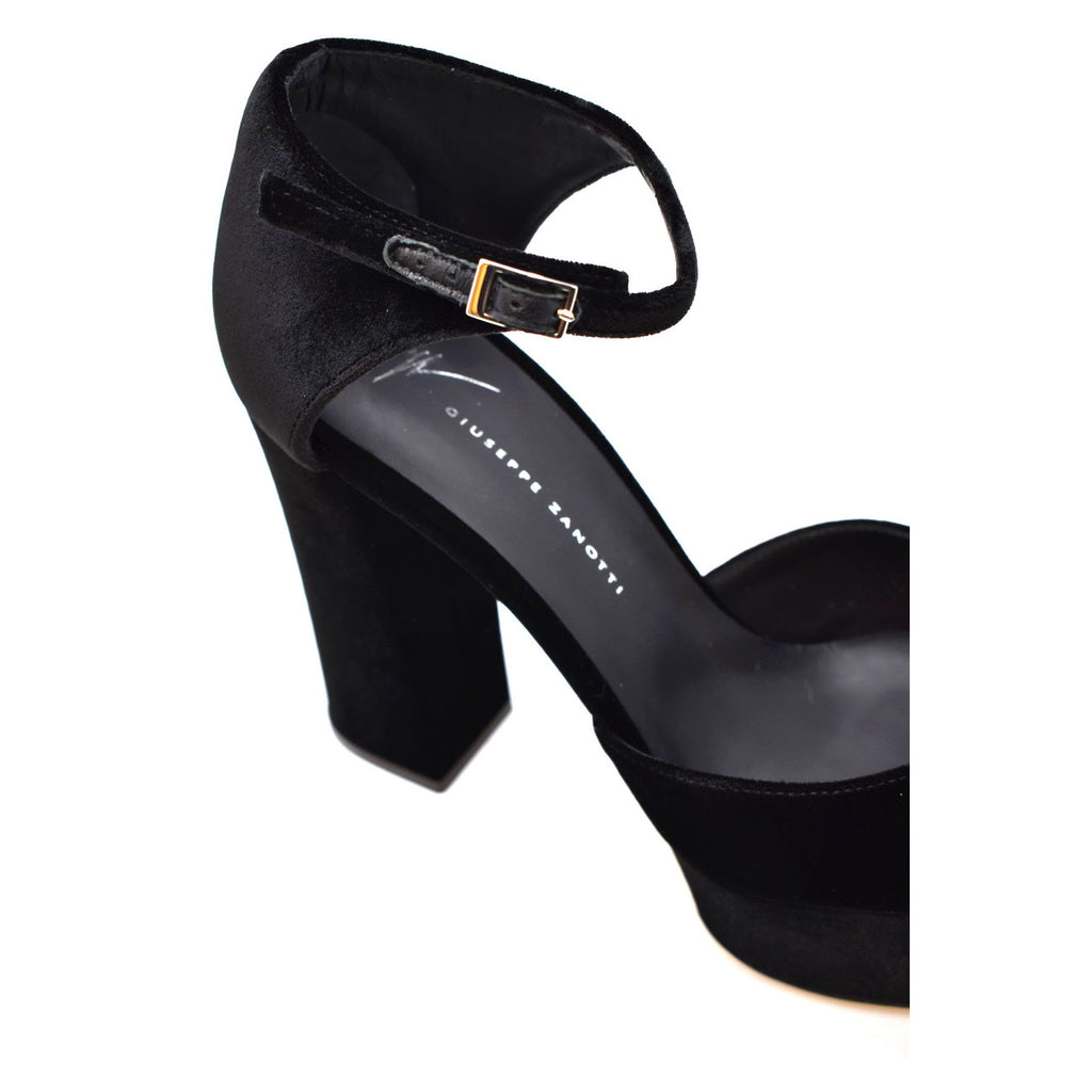 Giuseppe Zanotti Moteriškos basutės